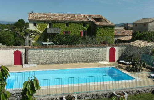 Gîte de charme la Fenière dans Mas en pierres, 2 ch, 70m2, charme, nature, piscine chauffée, sud Ardèche - Foto 1