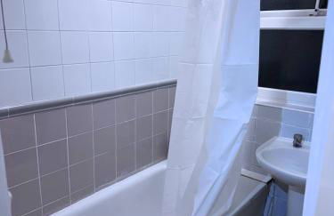 House for 8 in Gillingham close to train station with free parking - Foto 10