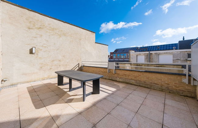 Apartment With 2 Bedrooms and Large Terrace - Photo 22