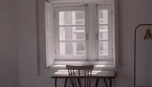 Light & Airy Historic Centre House with Balconies - Photo 3