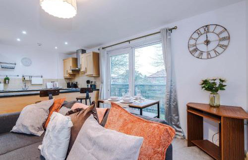 Sleek 2BR Altrincham Home Parking Near Station - Foto 1