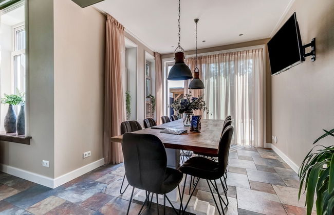 Stylish Farmhouse With Spa Tub - Foto 26