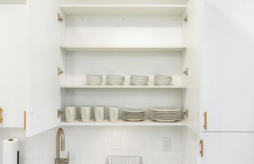 Elegant 2BR w Resort Pool and Lounge Areas 3 - Photo 21