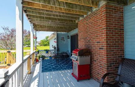 Spacious home with private pool, dock access, and scenic views - Foto 27