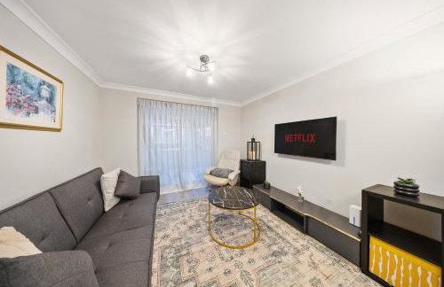 Long-short-stay Medway home with parking, WiFi &pool table - Foto 16