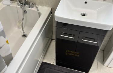 Alexandra Apartment -Secured Parking -2 Bedrooms - Photo 18