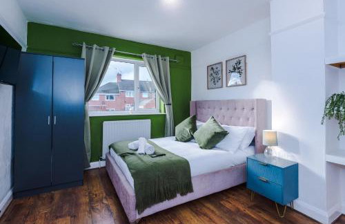 The Lyme Lounge - Contemporary & Stylish 3BR Home - Sleeps 7 with Parking & Wi-Fi - Perfect For Business or Work Stays - By Parydise Properties - Foto 5