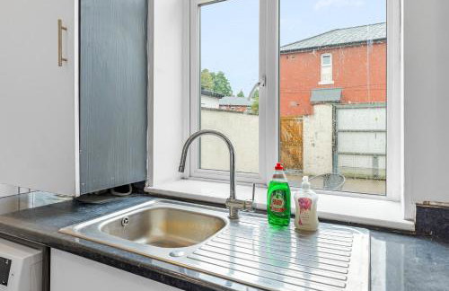 Unique 3 Bedrooms, 3 Ensuite, FREE WiFi, Private Parking - Foto 12