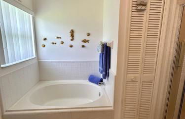 Private pool with a beautiful view overlooking the lake! Near Disney - Universal - Foto 17