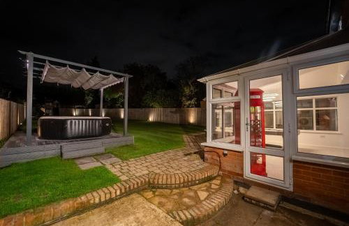 Luxury 3 bed Retreat with Hot tub - Foto 29