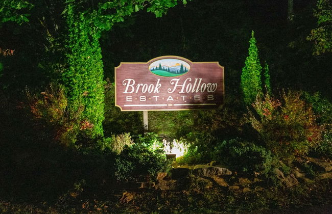 Stunning 2BR Cabin with Mountain Views - Foto 28