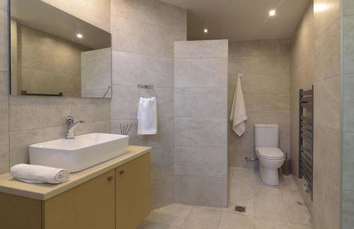 Onar Elegant Beachside Home - Foto 33