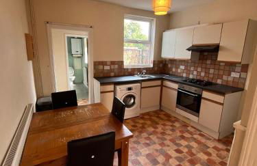 2 bedroom house in NG7 - Foto 1