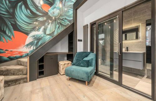 West Didsbury Retreat l Cinema l Sleeps 8 - Photo 28