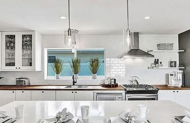 Beach Bliss 10 Mins to Waves 3BR Oasis With Pool - Foto 56