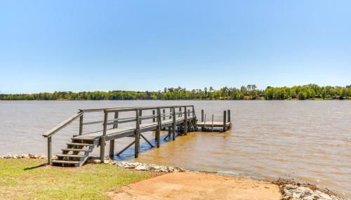 Lakefront Prosperity Home with Private Boat Dock - Foto 2