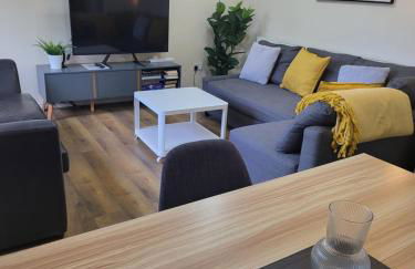 The Grove- 3 Bed Detatched House Wolverhampton- Families and Contractors- Near Town Centre and Molineux Stadium - Foto 1