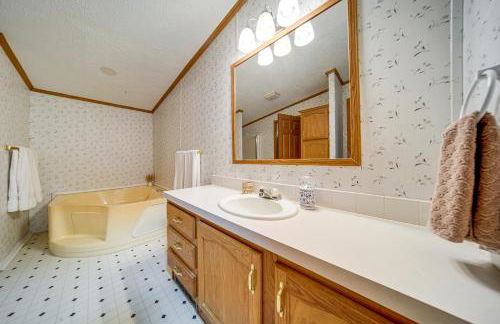 1 Mi to Lake Access Erie Home with Private Backyard - Foto 14