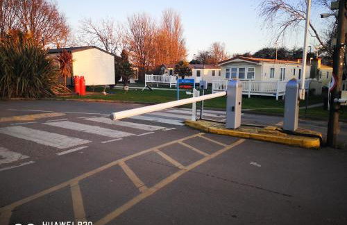 Lovely 2-bed Caravan in Walton on the Naze - Foto 23