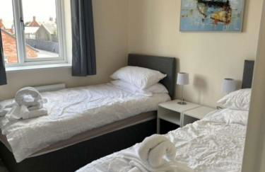 Newark area - modern 3 bedroom semi with free off road parking for 2 vehicles - Photo 5