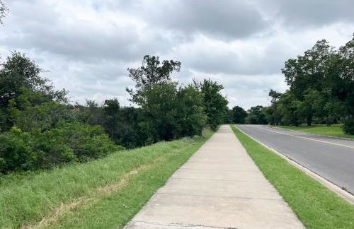 Remodeled 4BR 2BA Steps from Georgetown Square - Foto 51