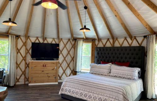 Mill Spring Glamping Yurt near Asheville, North Carolina - Foto 3
