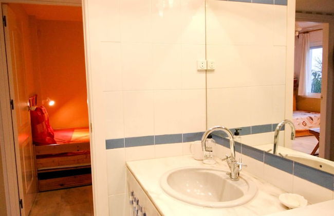 Suitur beachfront duplex with pool and sea views - Photo 29