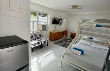 Luxury Pool Retreat Sleep 17 Near Beach - Foto 21