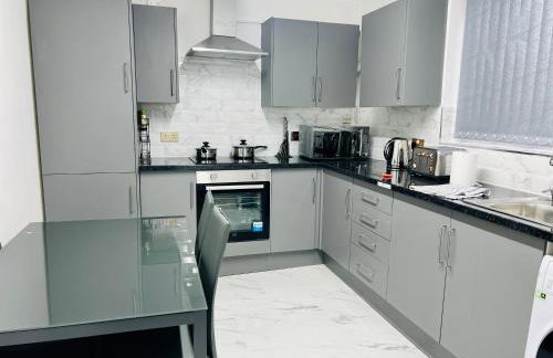 Beautiful and Homely 3 Bed House With FREE Parking So Close To Man City and City Centre - Foto 41