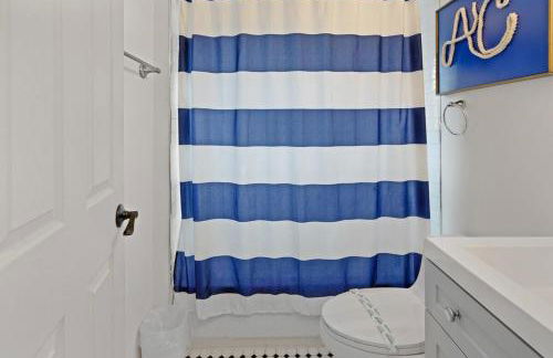 4BR 2BA Hot Tub Home By The Bay - Foto 20