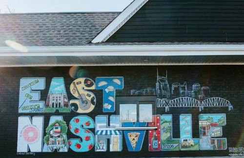 East Nashville upstairs apartment, one queen BR, 2 twin BR,1bath in Five Points, close to downtown - Foto 16