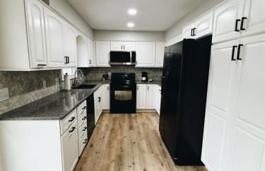 Newly Renovated Home With Pool - Foto 44