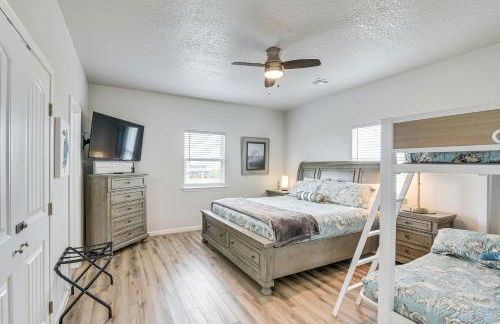 2 Decks, Patio and Views Beachfront Texas Retreat - Photo 17