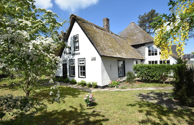 Luxuriously Restored Farmhouse With Trendy Interior Close to sea and Forest - Foto 1