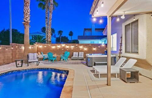 Stunning 4BR Getaway w Pool, Hot Tub, & Firepit - Foto 30