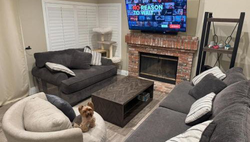 Riverside Views & Pool Retreat - Foto 2