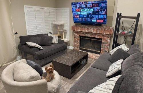 Riverside Views & Pool Retreat - Foto 2