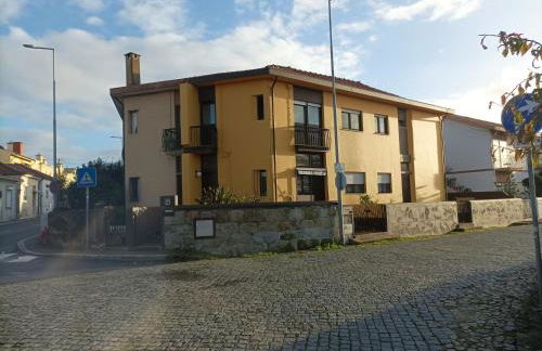 Yellow House - Photo 11