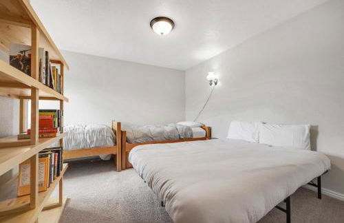 Near Tamarack AC Kitchen TV Washer Dryer - Foto 9