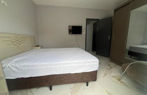 Apartamento com Estacionamento, Wi-Fi, Ar condicionado a 300 metros da Praia da Enseada no Guarujá. - Foto 32