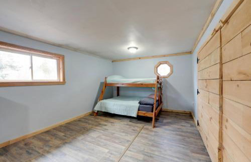 Love Shack Retreat Cabin with Deck and Yard! - Foto 20