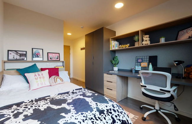 For Student Only Canvas Glasgow - Photo 6