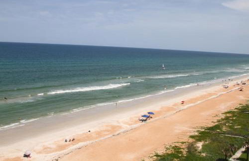 Luxury direct oceanfront corner penthouse with heated pool and garage parking - Foto 48