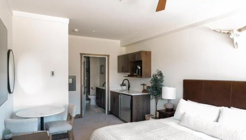 New Luxe Condo - Hot Tub - Minutes to WP! - Fraser - Foto 3