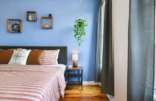 HostWise Stays - The "Row" House - Beautiful Space, Two King Beds - Photo 40