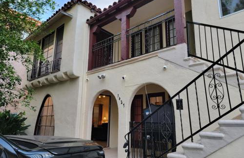 Perfectly located Pico Robertson ground floor 3 bedroom apartment Walk to restaurants WIFI TV Game Console Parking 5 minutes to Rodeo Drive - Foto 36