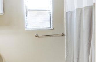 Rest Easy Retreat - 2BR Near SHSU - Pool - WiFi - Free Parking - Foto 30