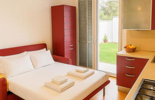 Zen Garden House - in front of the metro - Photo 13