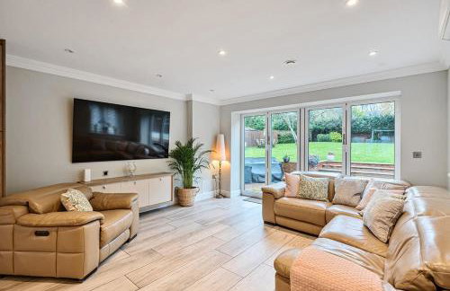 Luxurious Modern Henley Home with Pool & Hot Tub, 5 Bedrooms, Parking - Foto 3