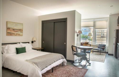 Deer District Studio Apt - One Block from Fiserv and Baird - Foto 11